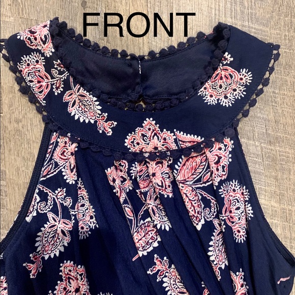 Paisley printed dress
Material: 95% polyester 5% spandex 
Size: small - Picture 3 of 4